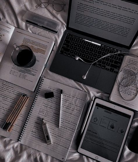 Accounting Student Aesthetic, Books And Pens Photography, ليلو وستيتش, Studera Motivation, Accounting Student, Student Aesthetic, Study Board, Study Organization, Studying Life