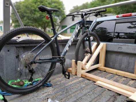 Bicycle Storage Stand, Bike Stand Diy, Wood Bike Rack, Truck Bed Bike Rack, Rack Velo, Truck Bike Rack, Easy Garage Storage, Diy Bike Rack, Bike Storage Garage