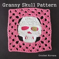 The (free!) crochet skull granny square pattern. Now you can turn the motif into an 8 inch square! Mix and match your favorite skulls with traditional granny squares and create a ghoulishly grand afghan! Happy Halloween!! Skull Granny Square Pattern, Crochet Skull Granny Square, Skull Granny Square, Crochet Skull Patterns, Granny Pattern, Crochet Skull, Granny Square Pattern, Skull Pattern, Crochet Vintage