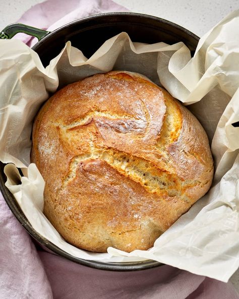 We’ve updated this classic technique for no-knead bread to make it tastier and easier! Easy Oven Recipes, Beginners Bread Recipe, Sweet Potato Rolls, Knead Bread Recipe, A Loaf Of Bread, Dutch Oven Cooking, Fried Chicken Breast, Dutch Oven Recipes, Loaf Of Bread