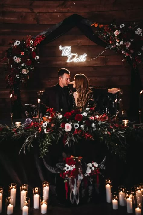 Black And Burgundy Sweetheart Table, Gothic Wedding Sweetheart Table, Moody Wedding Arbor, Moody Wedding Sweetheart Table, Black Floral Arrangements Wedding, Black Autumn Wedding, Black Wedding Sweetheart Table, Moody Sweetheart Table Wedding, Gothic Wedding Aisle