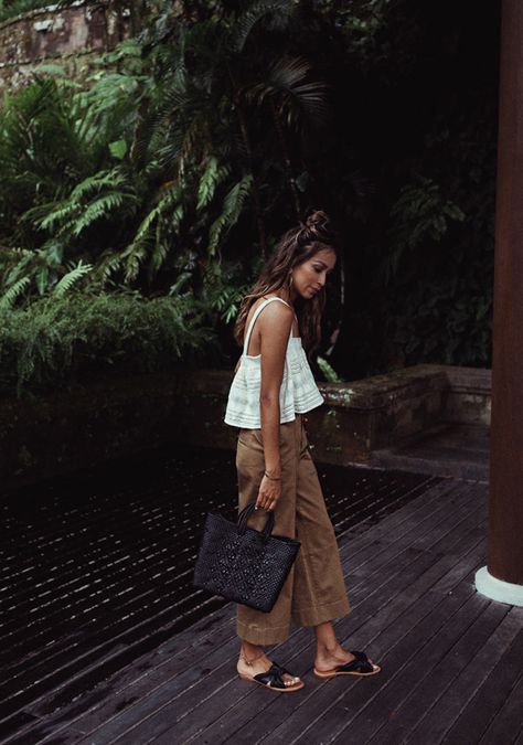 Weekend getaways street style summer 2017 outfits inspirat… | Flickr Minimalist Moda, Bali Fashion, Mode Boho, Looks Party, Looks Style, Casual Summer Outfits, Mode Inspiration, Spring Summer Outfits, Street Styles