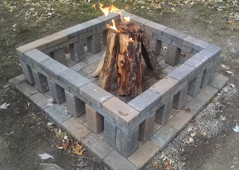 31 DIY Fire Pit Ideas and Plans for Your Backyard Pergola Around Fire Pit, Keyhole Fire Pit, Easy Backyard Makeover, Campfire Ideas, Diy Fire Pit Ideas, Cinder Block Fire Pit, Outside Fire Pits, Easy Fire Pit, Brick Fire Pit