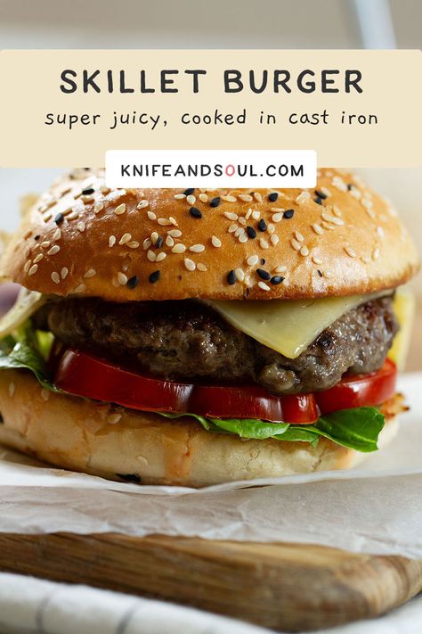 So you're planning to make a pan-fried skillet burger at home, but are you planning to make one of the juiciest and flavourful burgers you have had yet, one that will make you think twice before hitting up your local burger joint and put most ready-made patties to shame? From which beef and buns to use, and how to season and form the patties to cooking and resting times, this recipe provides you with all the information and tips you need to make an epic cast iron burger at home in just 15 minute Cast Iron Skillet Burgers, Skillet Burger, Skillet Burgers, Cast Iron Burgers, Making Burger Patties, Burger At Home, Local Burger, Burger Side Dishes, Onion Burger