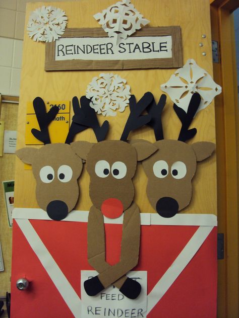 DIY Reindeer Door. Would be cute to do upstairs Reindeer Stable, Reindeer Door, Diy Christmas Door Decorations, Christmas Doors, Diy Christmas Door, Christmas Door Decorating Contest, Christmas Classroom Door, Christmas Door Decoration, Door Decorating Contest