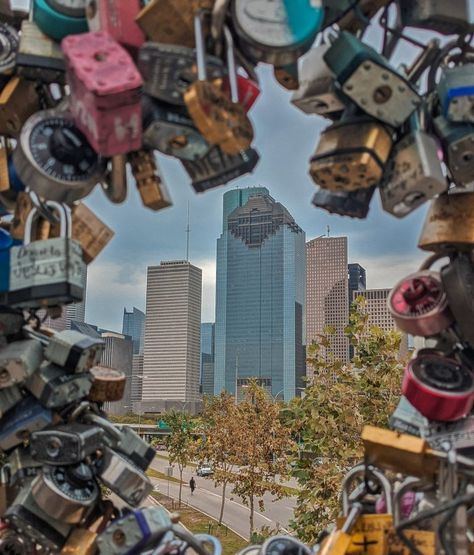 Houston Love lock bridge Love Lock Bridge Houston, Houston Street Art, Glassell School Of Art, Love Lock Bridge, Houston Travel, Things To Do In Houston, Lock Bridge, Cheap Date Ideas, Cool Things To Do