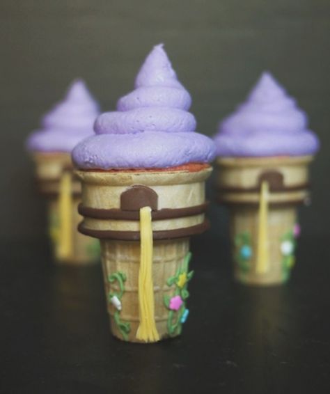 rapunzel cupcake cones - for those throwing a kid party.

 I think I will Give Harper a Tangled party... Might as well after all the research... she's turning 2 in may! Rapunzel Torte, Tangled Cupcakes, Rapunzel Cupcakes, Bolo Rapunzel, Disney Cupcakes, Tangled Birthday Party, Cupcake Cones, Disney Desserts, Cake Tower