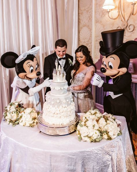 Disney wedding Disney Elegant Wedding, Disney World Wedding Ideas, Disney Wedding Photo Ideas, Disneyland Paris Wedding, Disney Wedding Aesthetic, Disney Wedding Ideas Receptions, Disney Winter Wedding, Disney Wedding Photography, Disney Wedding Photos