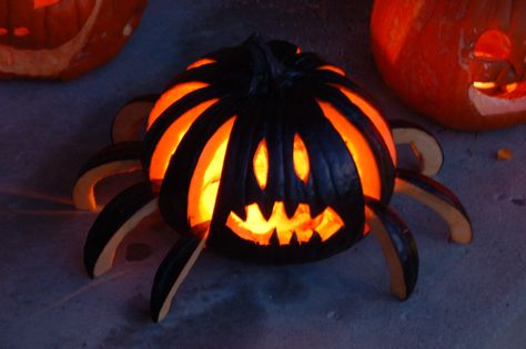 Pumpkin Designs Carved Easy Cute, Interesting Pumpkin Carving, Spider Pumpkin Ideas, Scared Pumpkin Carving, Pumpkin Carvings Scary, Eyeball Pumpkin Carving, Spooky Pumpkin Carving Ideas Templates, Pufferfish Pumpkin, Dumbahh Pumpkin