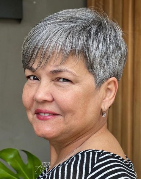 Over 50 Gray Pixie for a Round Face Unnatural Hair Color, Grey Bob, Pixie Haircut For Round Faces, Choppy Haircuts, Hairstyles For Women Over 60, Crop Hair, Hair Adviser, U Part Wigs, Short Grey Hair