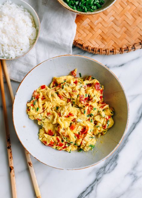 Make these fluffy Chinese scrambled eggs with salted chilies (Hunan-style duò jiāo - 剁椒) and garlic chives for breakfast, lunch, or dinner! Source: thewoksoflife.com Healthy Recipes Family, Eggs For Dinner, Best Egg Recipes, The Woks Of Life, Woks Of Life, Chinese Garlic, Wok Of Life, Chinese Stir Fry, Garlic Chives