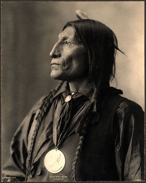 Native American Images, Native American Clothing, American Photo, Native American Photos, Native American Peoples, Native American Heritage, Native American Tribes, Native American History, Native American Culture