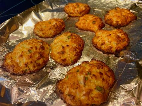 Air Fryer Amish Onion Fritters, Fried Onion Patties, Onion Patties Amish Recipe, Air Fryer Onion Patties, Amish Onion Patties, Keto Onion Patties, Onion Cakes Recipe, Onion Patties Recipe, Baked Onions Recipe