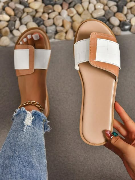 Trendy Slippers, Pretty Sandals, Trending Womens Shoes, Handmade Slippers, Cute Shoes Heels, Fashion Slippers, Stunning Shoes, Designer Slippers, Shoe Inspo