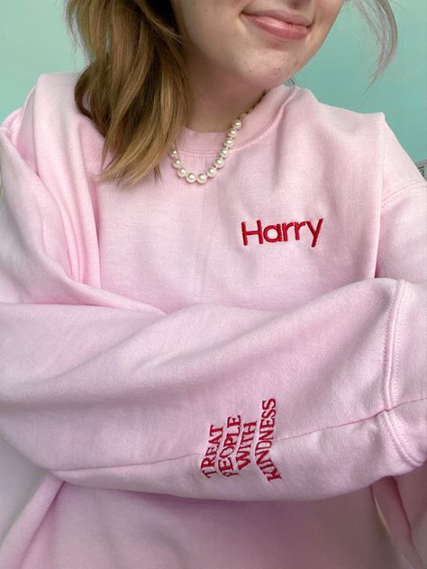 Harry Styles Merch Outfit, Harry Styles Merch, Live On Tour, University Tees, Gift Inspo, Tour Merch, Christmas Wishlist, Tee Design, Casual Sweatshirt