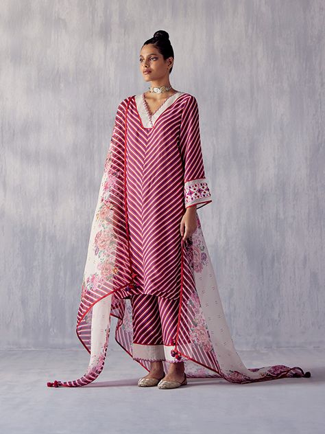 Aza Fashion Kurta Set, Satin Kurti Designs, Lace Kurta, Organza Kurta, Dupatta Embroidery, Simple Kurtis, Punjabi Dresses, Sheer Dupatta, Embroidery Kurta