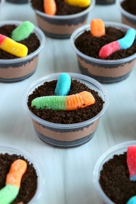 2oz Dessert Cups, Quick Easy Bake Sale Items, Desert Cup Recipes Desserts, Worms And Dirt Dessert, Dirt Dessert Cups, Worms And Dirt, Dirt Cups Dessert, School Desserts, Recipes For Desserts Easy