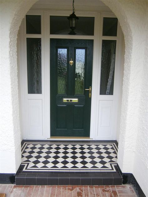 1930s House Exterior, Victorian Front Garden, Front Doors Uk, Victorian Front Doors, Front Door Steps, Front Porch Steps, Tile Steps, Victorian Porch, Victorian Floor Tiles