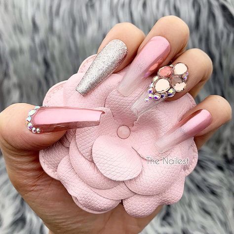 The Nailest® on Instagram: “We’re currently OBSESSED with this “Rosé All Day” set! Love everything about it! #rosegold #rosegoldnails #pressonnails #glueonnails #nails…” Rose Gold Chrome, Pink Chrome, Chrome White, Rose Gold Nails, Gold Chrome, Nail Sizes, Chrome Nails, Nail Accessories, Nail Wraps