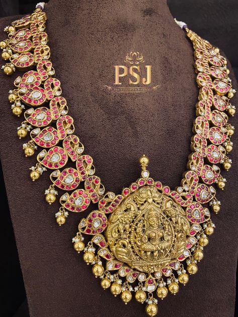 Heritage Kundan Haaram ✨       Elegance Handcrafted   For more info DM @premrajshantilaljainjewellers  For Further queries call:-  📞 +91 97000 09000  OR click the following link  👉🏻 https://wa.me/919700009000   #premrajshantilaljainjewellers#themarkofexcellence#elegancehandcrafted#heritagejewellery#rajkumarijewellery#exclusivejewellery#gold#elegentjewellery#trendingjewellery#alwaysintrend#designedbyexperts#handcraftedbyexperts#classyjewellery#royaljewellery#bridalcollection#bridaljewellery#we Lakshmi Pendant, Bridesmaid Earrings Silver, Mango Mala, Traditional Wedding Jewellery, Classic Jewellery, Simple Lehenga, Temple Jewelry Necklace, Gold Temple Jewellery, Mala Jewelry