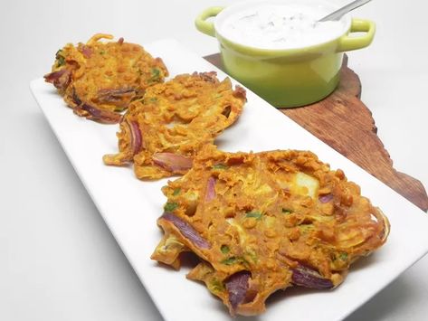 Air Fryer Onion Bhaji Recipe Onion Bhaji Recipe, Onion Bhaji Recipes, Onion Bhaji, Bhaji Recipe, Gluten Free Chili, Chickpea Flour, Spanish Onion, Yellow Onion, Chili Powder