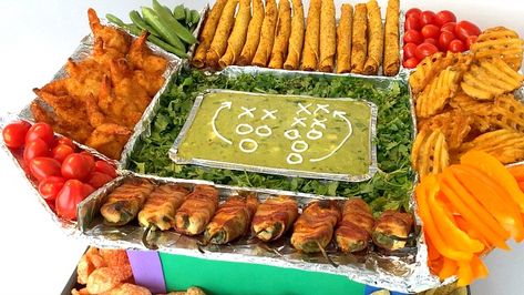 SNACKADIUM! Video -     **WATCH THE VIDEO!**    When you decide it's the right time in your culinary journey to build a Snackadium, don't approach it with an "If you build it, they will come," attitude.    No, no, no.  On the contrary.    When it … Super Bowl Snack Stadium, Football Themed Food, Snack Stadium, Football Appetizers, Nibbles For Party, Avocado Guacamole, Bowl Ideas, Super Snacks, Superbowl Snacks