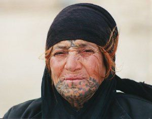 Bedouin Tattoos in Jordan Female Face Tattoo, Arabic Tattoo Design, Z Tattoo, Facial Tattoos, Indigenous Tribes, Spiritual Tattoos, Arabic Tattoo, Face Tattoos, Female Face