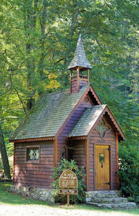 The tiny St. Jude's Chapel of Hope in Trust, North Carolina - near Asheville on a scenic drive in Madison County. Open to public. Chapel In The Woods, Wooden Church, Old Country Churches, Church Pictures, Take Me To Church, Wedding Church, Wedding Chapel, Old Churches, Country Church