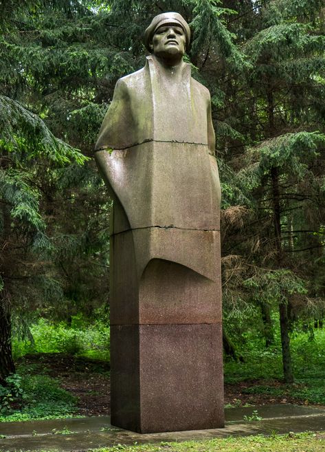 Soviet Sculpture, 8 September, Classic Sculpture, Socialist Realism, Soviet Art, Cemetery Art, Public Sculpture, October 8, Portrait Sculpture