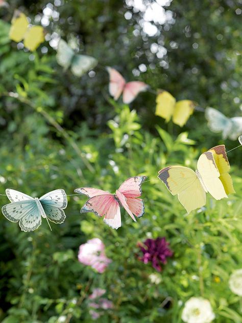 Butterfly Quinceanera Theme, Décoration Baby Shower, Butterfly Nursery Decor, Fairy Princess Party, Woodland Fairy Party, Fairytale Birthday, Butterfly Party Decorations, Butterfly Garland, Fairy Garden Birthday Party