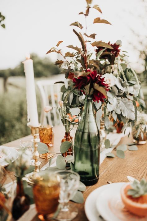 Fall Tablescape In The Field - Liz Marie Blog Cozy Fall Decor, Fall Table Settings, Fall Tablescapes, Fall Table Decor, Boho Fall, Deco Floral, Fall Table, Deco Table, Autumn Inspiration