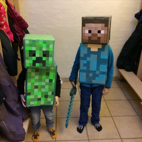 Creeper Minecraft Costume, Minecraft Halloween Costume, Ted Halloween, Minecraft Birthday Decorations, Steve Costume, Creeper Costume, Minecraft Halloween, Minecraft Diy, Recycled Costumes