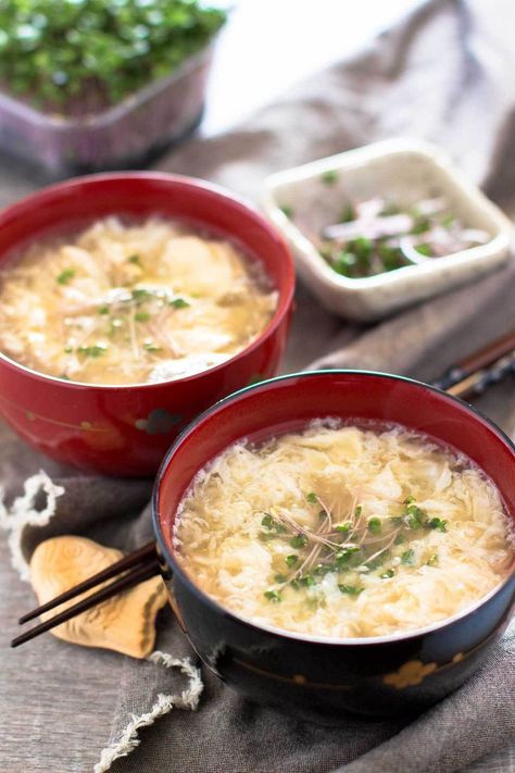 Kakitamajiru Japanese Clear Soup, Japanese Soups, Anime Recipes, Chef Taro, Egg Drop Soup Recipe, Japanese Meals, Asian Noodle Dishes, Japanese Egg, Asian Side Dishes