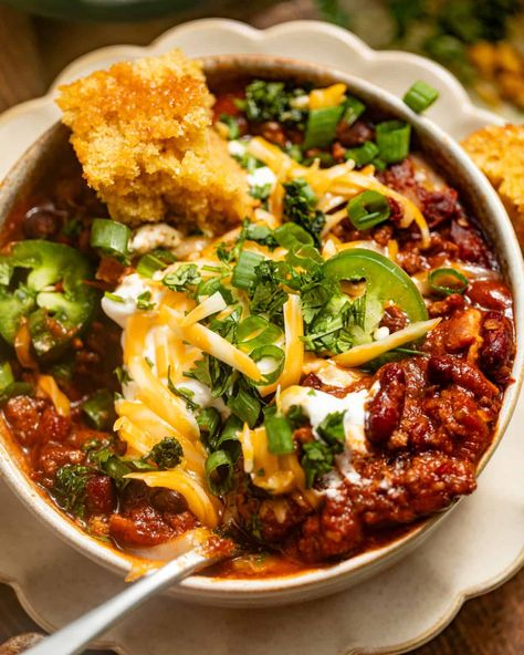 Dutch Oven Chili Recipe, Dutch Oven Chili, Bison Chili, Soup Night, Homemade Chili Seasoning, Turkey Chops, Brisket Oven, Chili Dinner, Chili Recipe Healthy