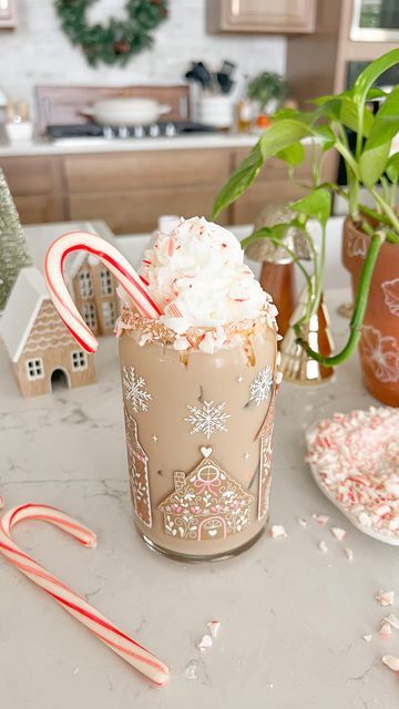 Coffee And Vanilla, Crushed Peppermint, Winter Board, Vanilla Coffee, Drinks Recipes, Food Journal, Christmas Drinks, Coffee Love, Sweet Savory