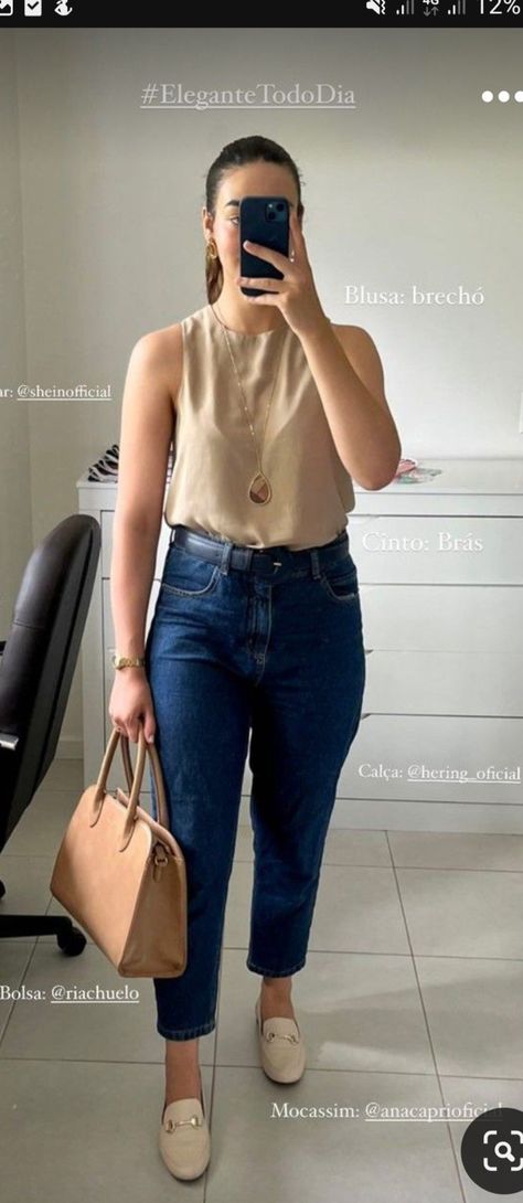 Mom Jeans Outfit For Work, Mom Jeans Work Outfit, Look Casual Chique, Jeans Basic Outfit, Semiformal Outfit Mujer, Outfit Semiformal Mujer, Estilo Basic, Estilo Clean, Casual Oufits