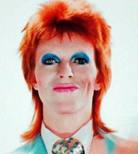 Bowie - Life on Mars video by Mick Rock, 1973 - makeup Pierre La Roche Abba Cat Dress, Bowie Life On Mars, Angela Bowie, Duncan Jones, David Bowie Ziggy, Major Tom, Star David, Tilda Swinton, Life On Mars