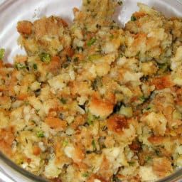 The best stuffing in the world! Never eat Stove Top again! - Mom's Stuffing Stuffing Christmas, Sage Bread, Sides Thanksgiving, The Best Stuffing, Pumpkin Vegan, Desserts Pumpkin, Desserts Holiday, Sage Stuffing, Best Stuffing