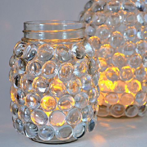 These super simple mason jar luminaries require very little in tools, supplies and are perfect for even the least crafty crafter out there! Mason Jar Luminaries, Halloween Mason Jars, Mason Jar Projects, Easy Diy Wreaths, Craft Lights, Mason Jar Lighting, Seasonal Crafts, Mason Jar Diy, Décor Diy