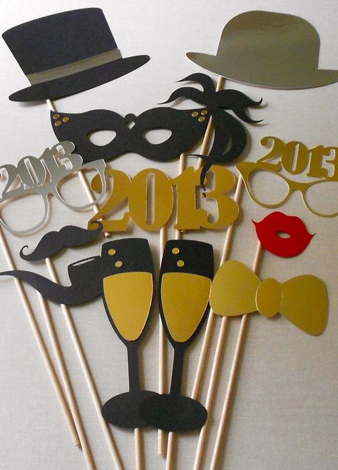 New Years Photo Booth, New Year Props, New Years Photo, Party New Year, New Years Wedding, Booth Wedding, New Years Activities, Nye Wedding, Prom Theme