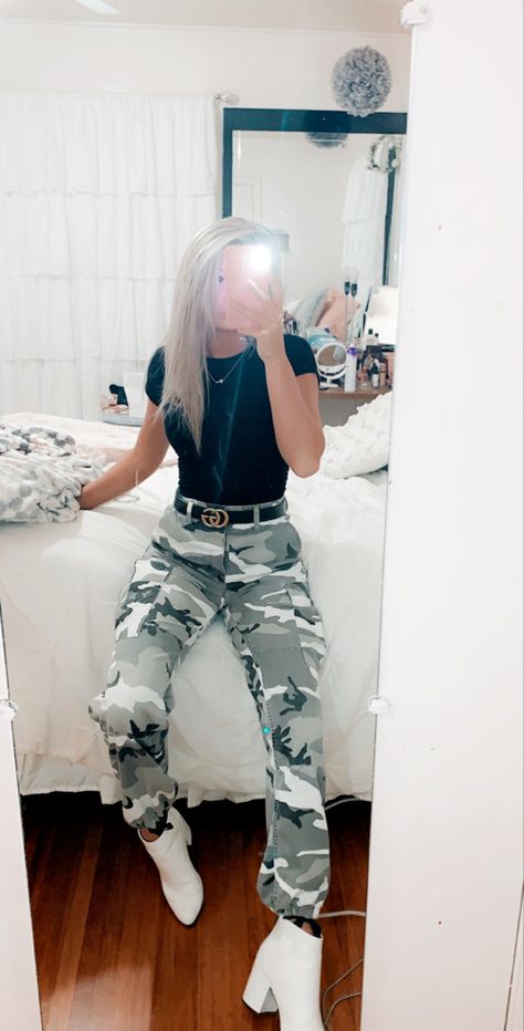 Black And White Camo Pants Outfit, White Camo Leggings Outfit, White Camo Pants Outfit, Outfit With Camo Pants, Black And White Camo Pants, Camo Jeans Outfit, Camo Leggings Outfit, White Camo Leggings, Fits With Leggings