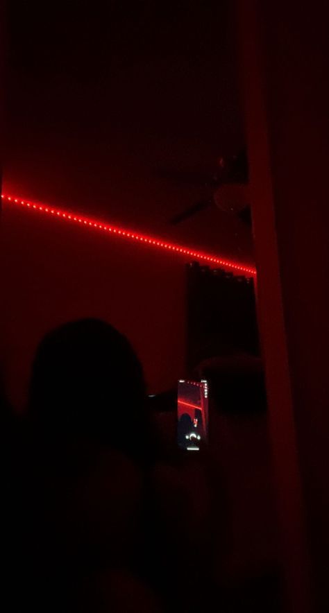 Fake Ig Pics, Led Selfie Ideas, Red Led Lights Selfie, Red Light Wallpaper, Black And White Picture Wall, Snap Friends, Girls Mirror, Shadow Photos, Mood Instagram