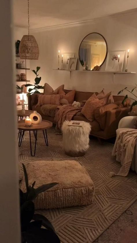 Bohemian Houses, Boho Living Room Inspiration, Brown Couch Living Room, Cute Living Room, Brown Couch, Living Room Warm, Beige Living Rooms, Cosy Living Room, Boho Living Room Decor