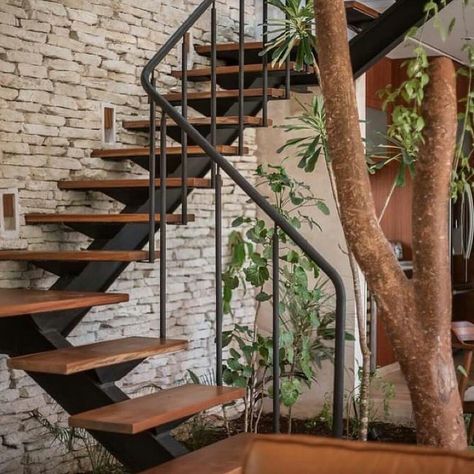 Safe Stairs, Stair Idea, Tulum House, Small Apartment Building Design, Small House Inspiration, Outside Stairs, Small Apartment Building, Open Stairs, Exterior Stairs