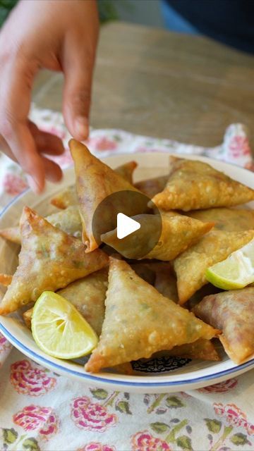 Chandni Solanki on Instagram: "Spoil the Father's in your lives today with these meat and cheese samosas! They're both truly special!  Ingredients for the wrappers: 2 cups Pembe Home Baking Flour 1 tsp salt 3/4 cup water  Ingredients for the filling: 1/4 kg minced meat 2 tsp oil  Salt to taste 1 tsp minced ginger 1 small onion, chopped Chopped green chillies, optional  Chopped dhania  Cheddar cheese, grated  #food #samosa #fyp" Small Samosa Recipe, Chandni Solanki, Cheese Samosa, Meat Samosa, Samosa Recipes, Easy Samosa Recipes, Yummy Asian Food, African Dishes, Samosa Recipe