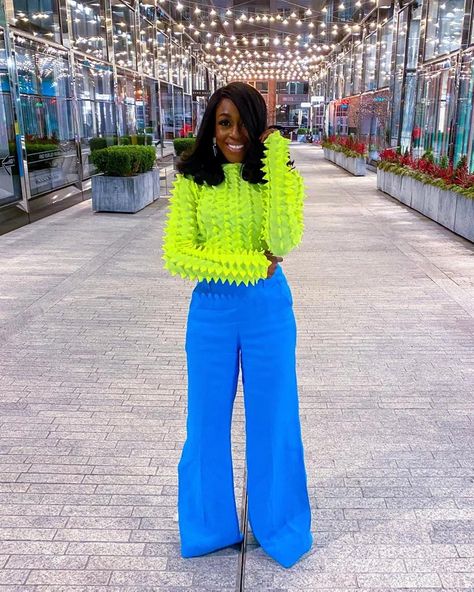 Lime Green Wide Leg Pants Outfit, Green Flare Pants Outfit, Green Wide Leg Pants Outfit, Loewe Outfit, Patterned Pants Outfit, Lime Green Outfit, Knit Pants Outfit, Lime Green Outfits, Green Shirt Outfits