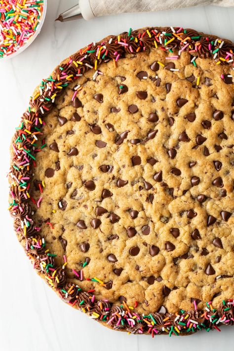 Get ready to indulge in every bit of this Chocolate Chip Cookie Cake Recipe! 🍪🎂 This dessert will take your taste buds on a journey to delight, with its moist, gooey center and crunchy outer layers. Follow the step-by-step instructions and impress your loved ones with this scrumptious homemade treat. Cookie Cake Pizza, Big Cookie Cake, Cookie Cake Recipes, Chocolate Cookie Cake, Homemade Cookie Cakes, Chocolate Chip Cookie Pizza, Chocolate Chip Cookie Cake Recipe, Bugsy Siegel, Bento Cakes