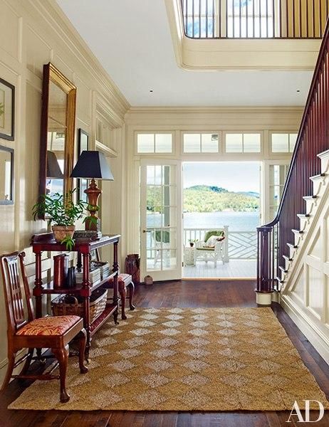 On the picturesque shores of Lake Placid, architect Gil Schafer crafts a family house inspired by the character and charm of classic Adirondack retreats. Lambriseringen Gang, Gil Schafer, New York City Apartment, Lake Cottage, New York Apartment, Lake Placid, Entry Hall, Cottage Design, City Apartment