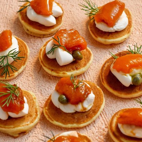 allplants | The Best Vegan Hors d’Oeuvres Recipes Vegan Blinis, Vegan Hors D’oeuvres, Vegan Canapes, Vegan Smoked Salmon, Salmon Blinis, Smoked Salmon Blinis, Mini Meals, Party Food Recipes, Beetroot Juice