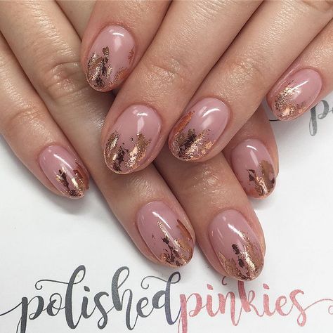 Simple and pretty foil nails to start your week. ✨💕😍 Simple Foil Nail Art, Simple Nails Gold Foil, Fall Nails With Foil Flakes, Fall Nails With Gold Foil, Fall Nail Designs Gold Foil, Nails With Foil Flakes, Trendy Fall Nails Gold Foil, Nails With Foil, Foil Nail Designs